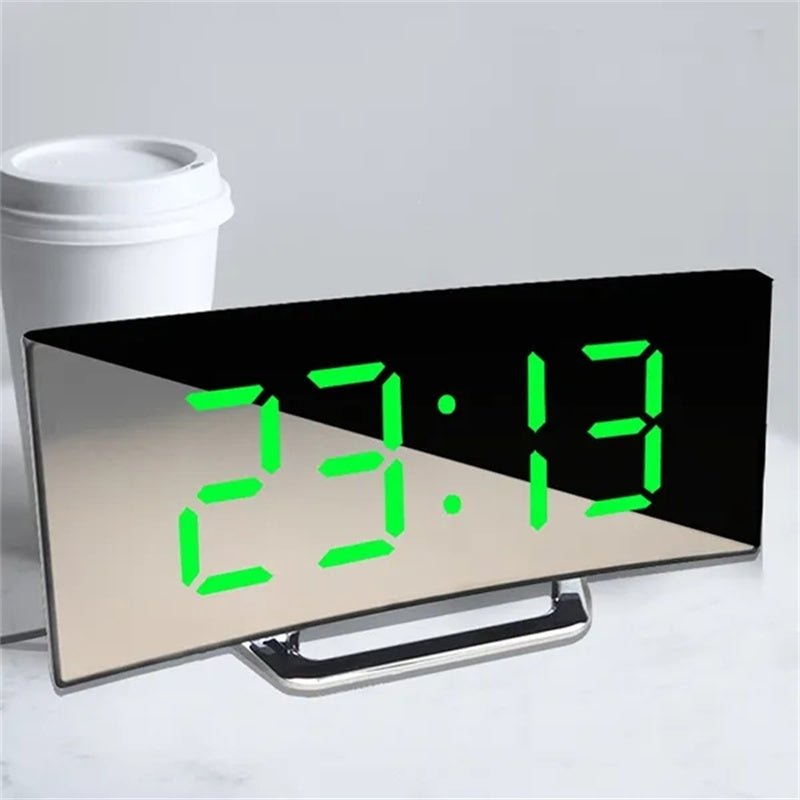 Compact digital alarm clock with curved screen | Vionara