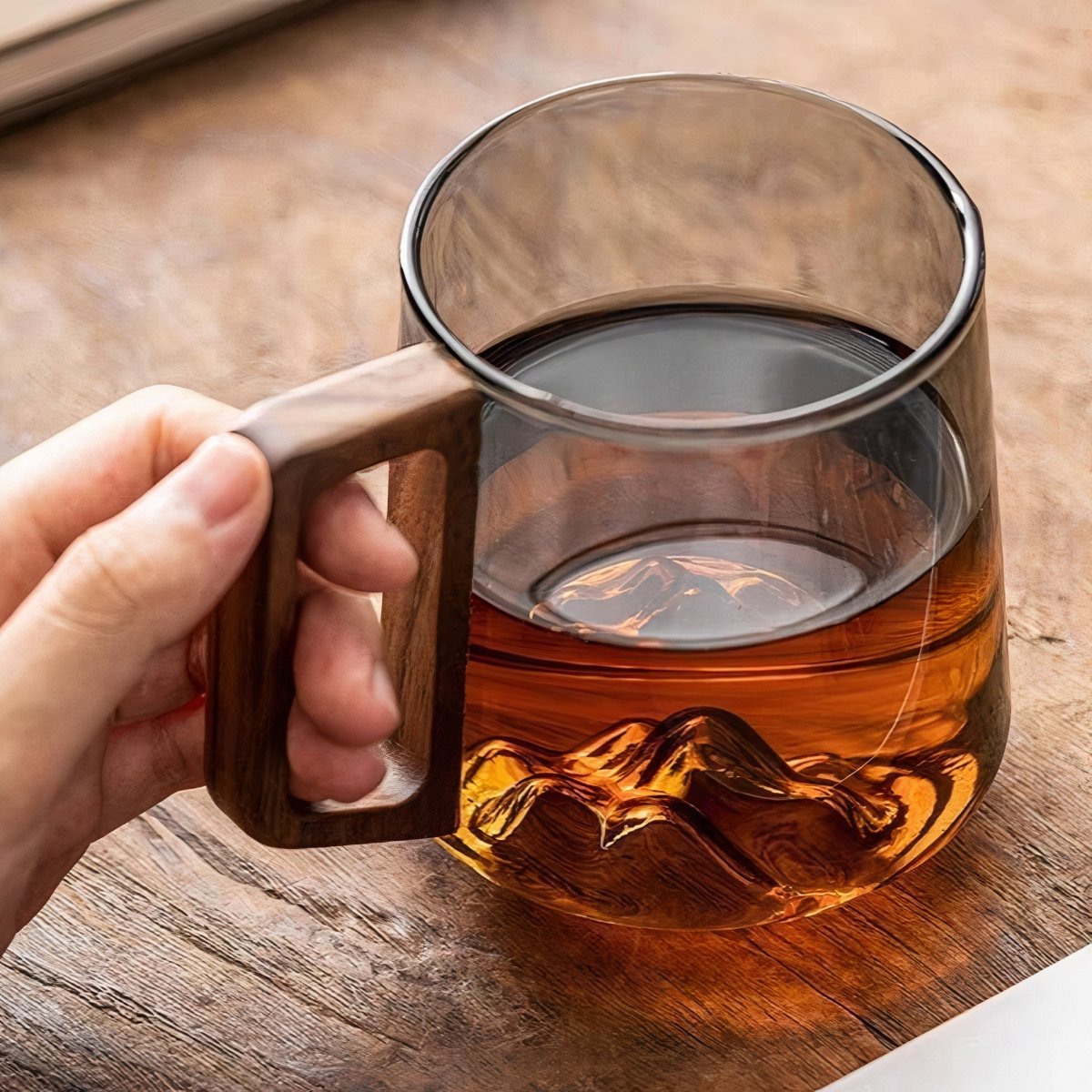 Vionara - Tasses à café inclinées en verre fumé avec poignée en noyer