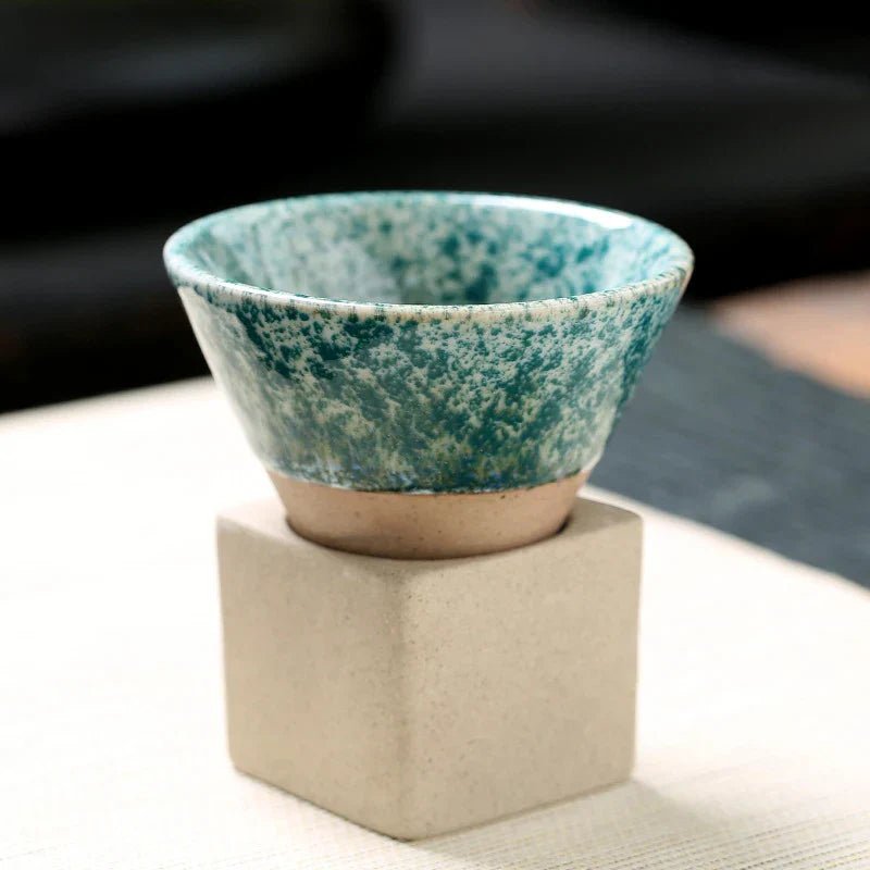 Vionara - Tasse en céramique japonaise faite main, forme conique | Vionara