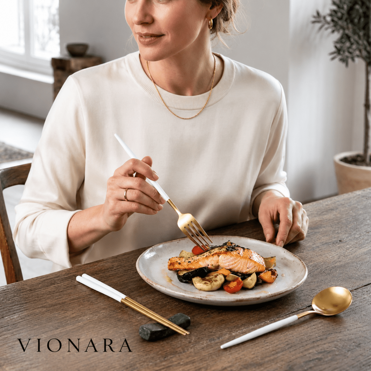 Vionara - Ménagère en acier inoxydable bicolore doré et argenté 24 pièces | Vionara