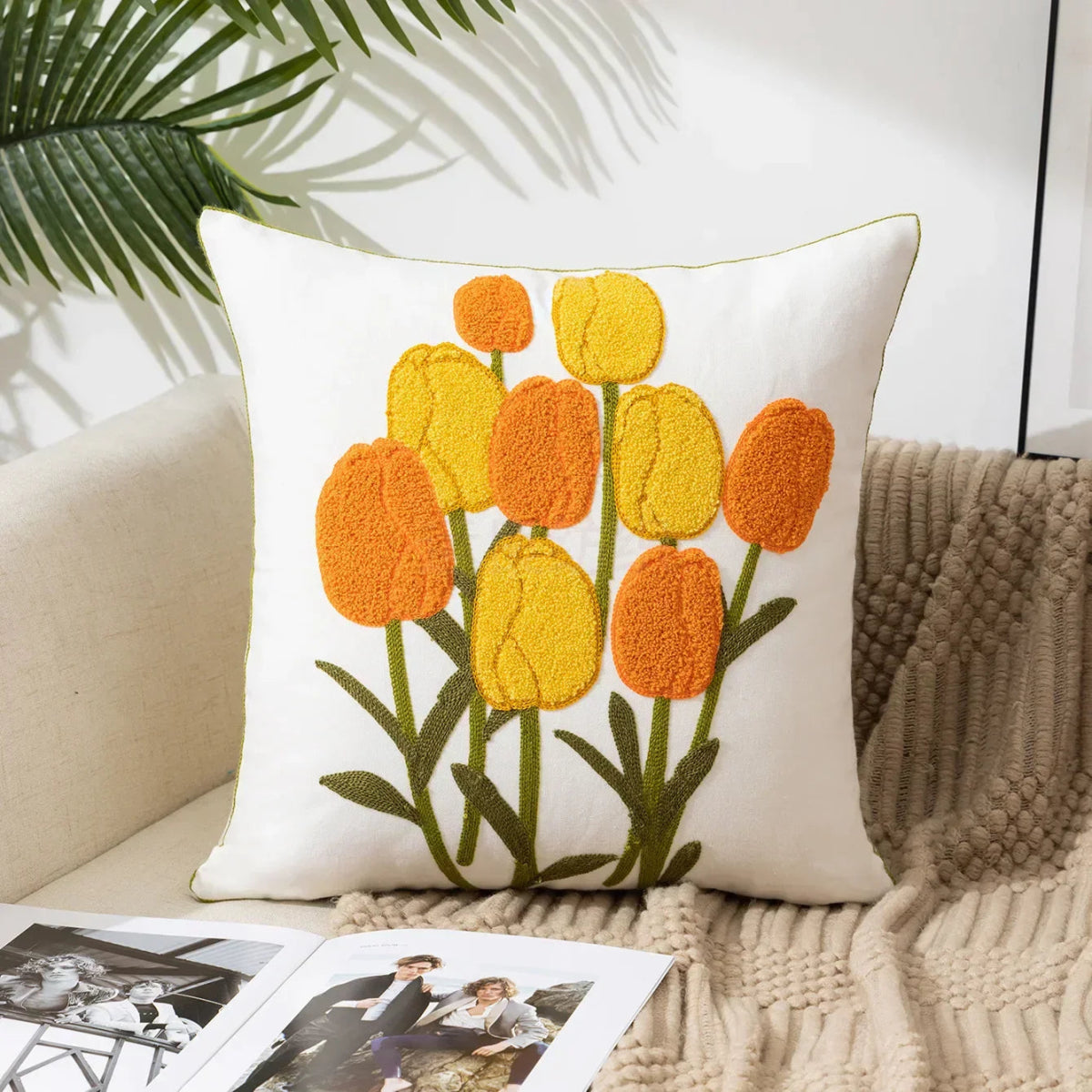 Vionara - Housse de coussin en coton brodé – Motif floral rustique | Vionara