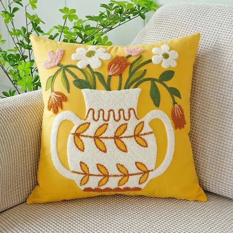 Vionara - Housse de coussin en coton brodé – Motif floral rustique | Vionara