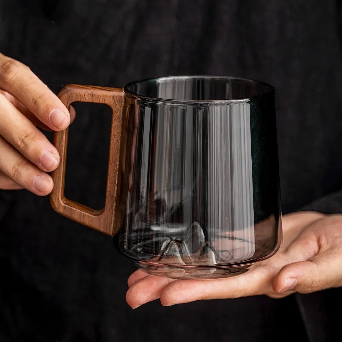 Vionara - Tasses à café inclinées en verre fumé avec poignée en noyer