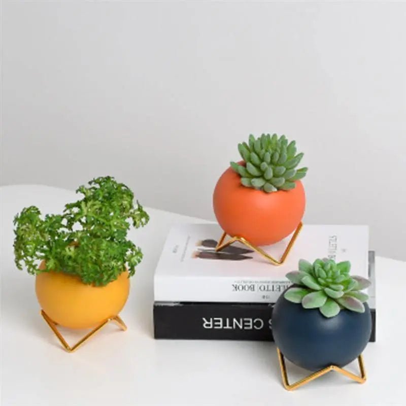Vionara - Cache-pot en céramique texturée sur pied en métal | Vionara