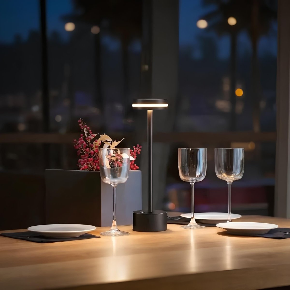 Vionara - Lampe de table aluminium rechargeable, intensité réglable | Vionara