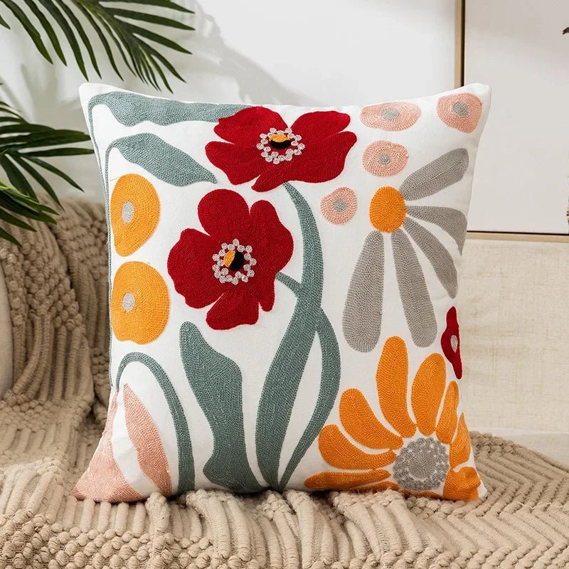 Vionara - Housse de coussin en coton brodé – Motif floral rustique | Vionara