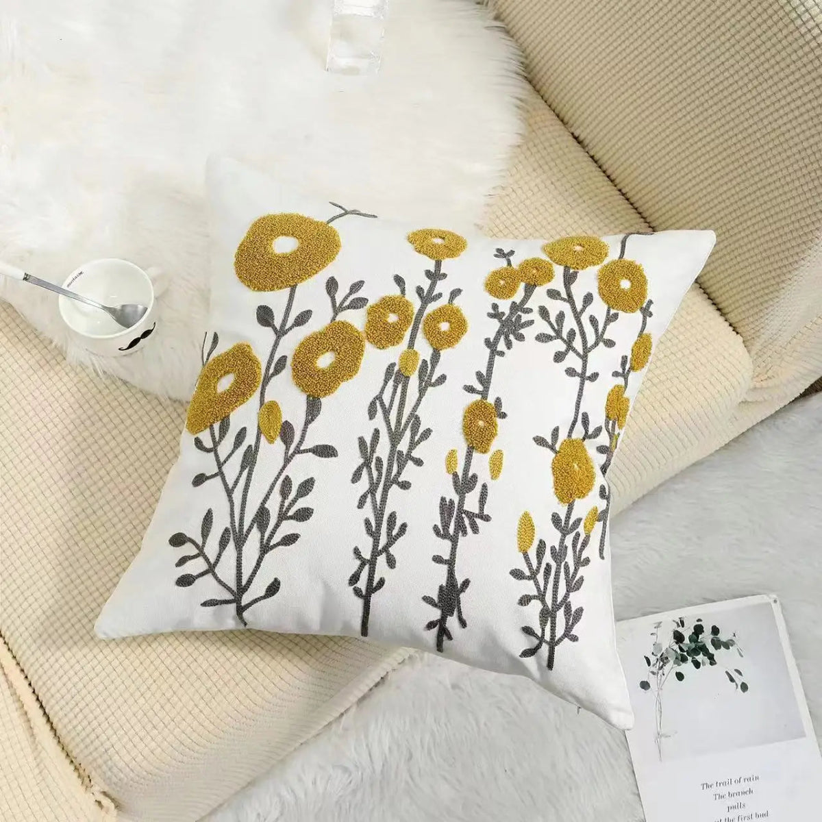 Vionara - Housse de coussin en coton brodé – Motif floral rustique | Vionara