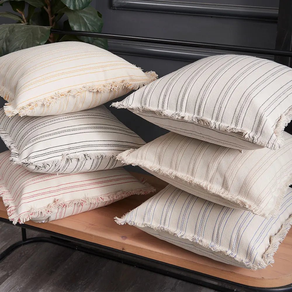 Vionara - Housse de coussin jacquard à franges en coton mélangé | Vionara