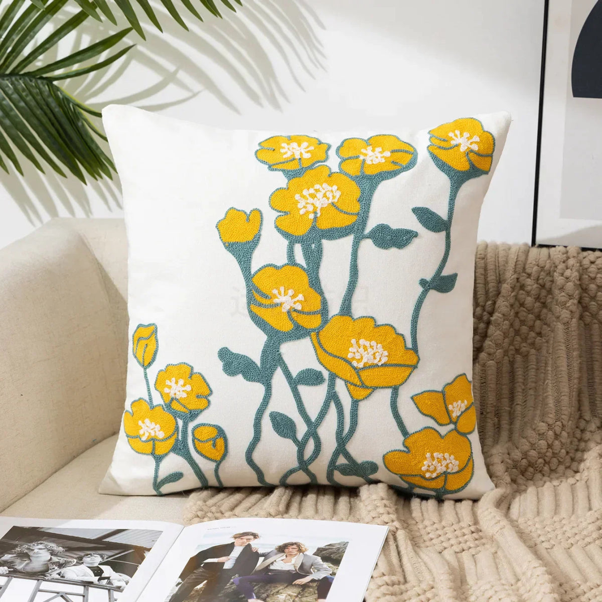 Vionara - Housse de coussin en coton brodé – Motif floral rustique | Vionara