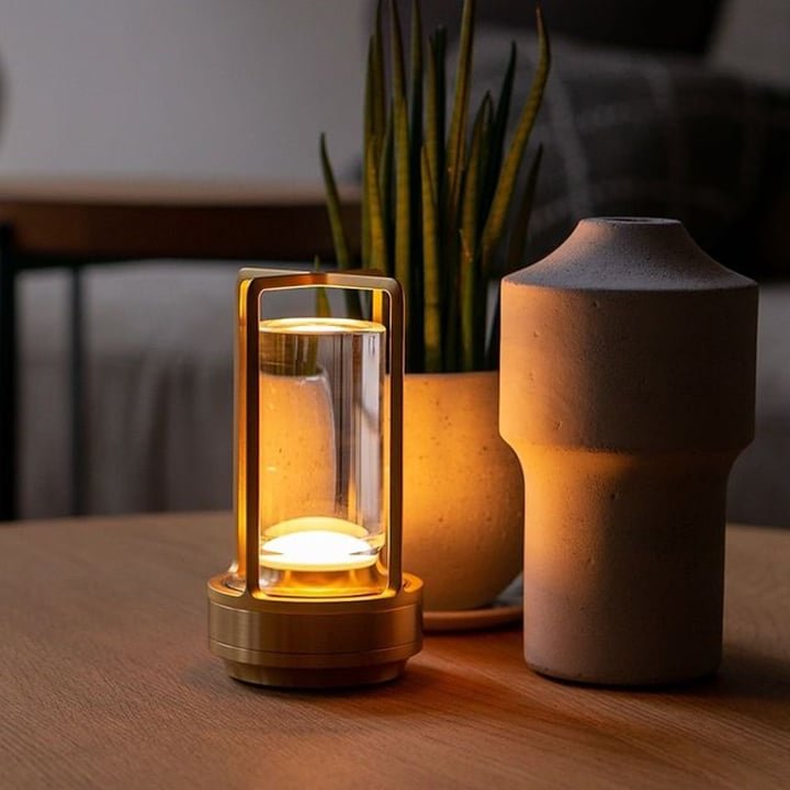 Vionara - Lampe de table dimmable en cristal et métal texturé | Vionara