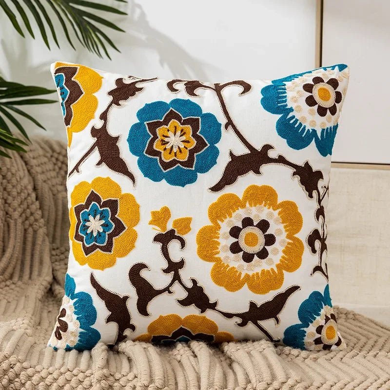 Vionara - Housse de coussin en coton brodé – Motif floral rustique | Vionara
