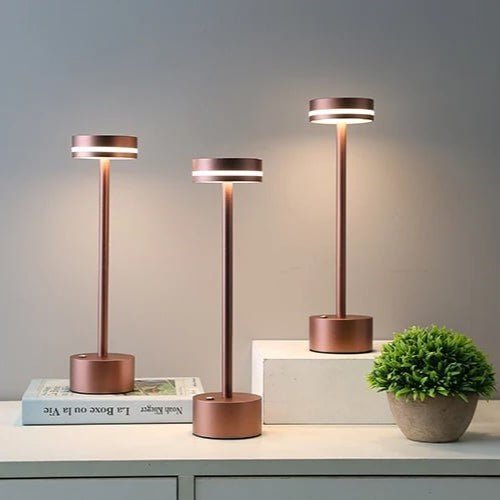 Vionara - Lampe de table aluminium rechargeable, intensité réglable | Vionara