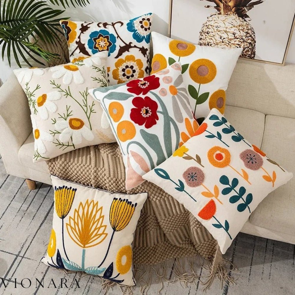 Vionara - Housse de coussin en coton brodé – Motif floral rustique | Vionara