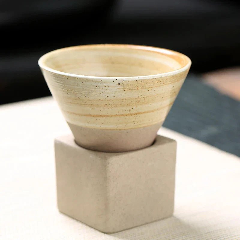 Vionara - Tasse en céramique japonaise faite main, forme conique | Vionara