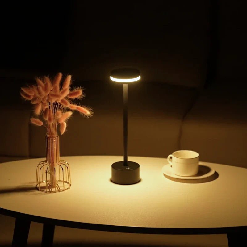 Vionara - Lampe de table aluminium rechargeable, intensité réglable | Vionara