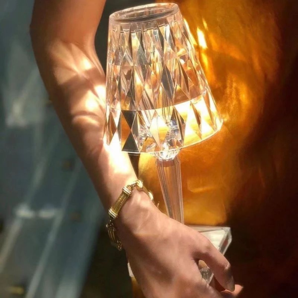 Vionara - Lampe de table en cristal acrylique texturé | Vionara