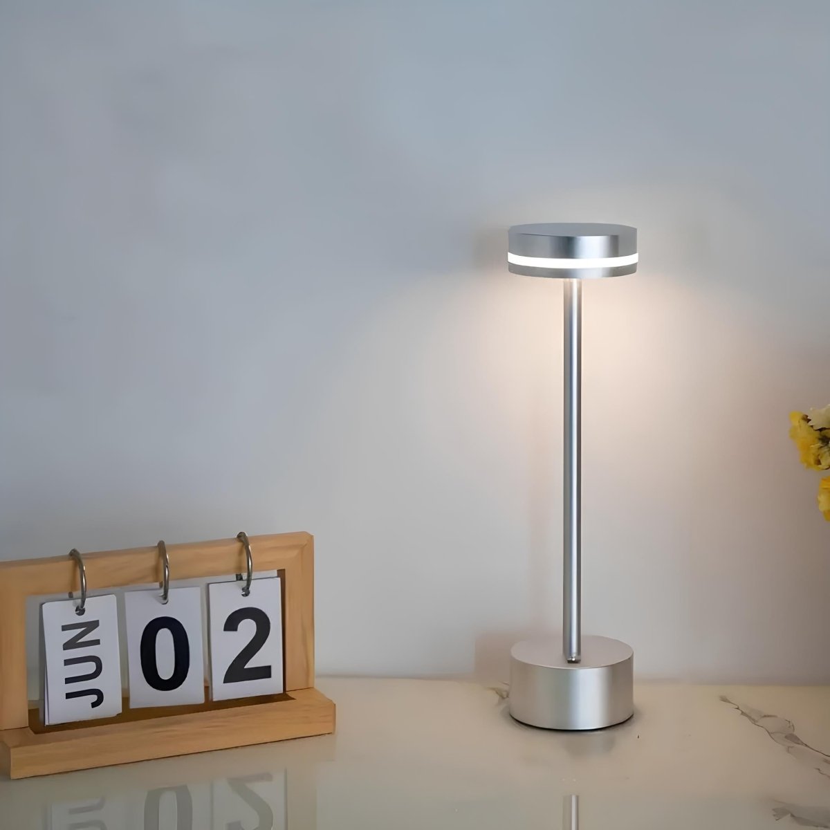 Vionara - Lampe de table aluminium rechargeable, intensité réglable | Vionara