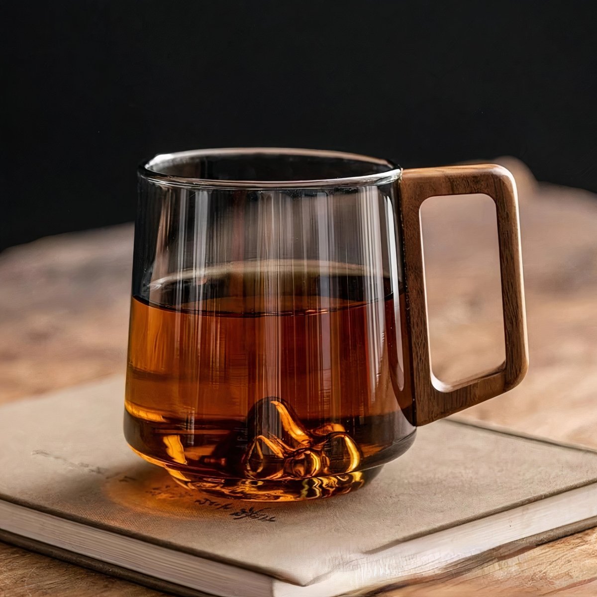Vionara - Tasses à café inclinées en verre fumé avec poignée en noyer