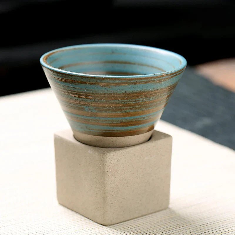 Vionara - Tasse en céramique japonaise faite main, forme conique | Vionara