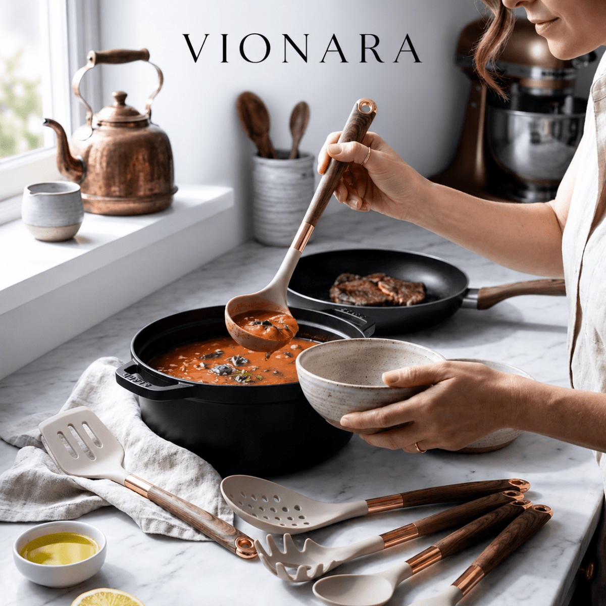 Vionara - Ensemble d’ustensiles 11 pièces silicone bois et or | Vionara