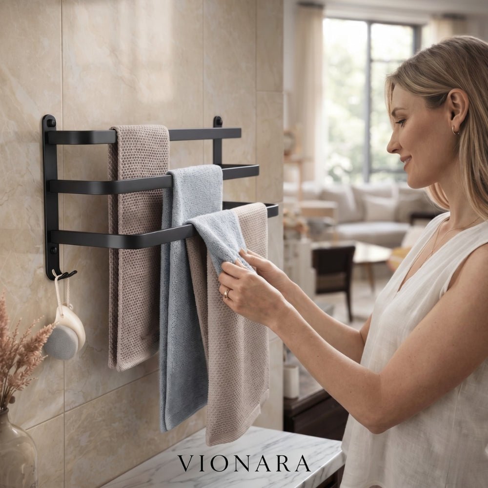 Vionara - Porte-serviettes mural en aluminium noir à design gain de place | Vionara